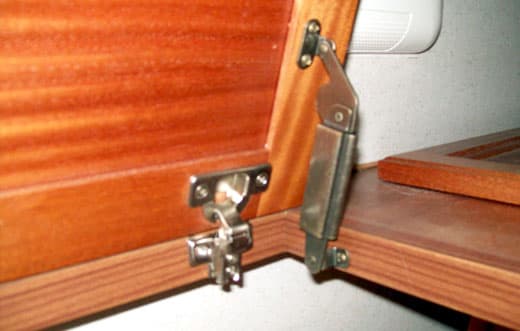 camper-spring-loaded-hinges