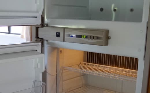 modification-camper-refrigerator