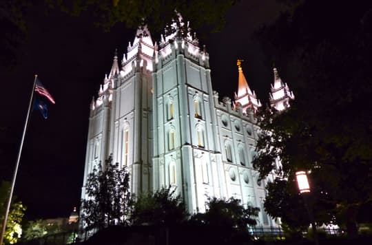 traveling-Morman-Temple-at-night