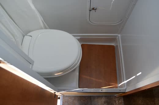 Palomino-Camper-2910-Review-bath-step-up