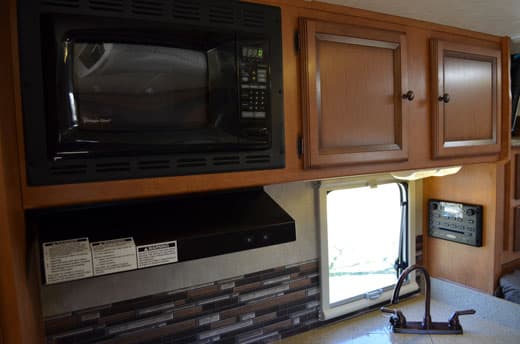 Palomino-Camper-2910-Review-microwave