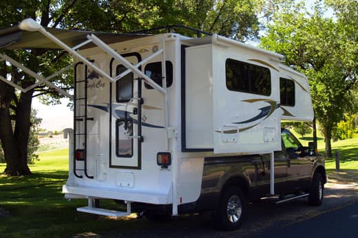 Rear-Awning-Eagle-Cap-850