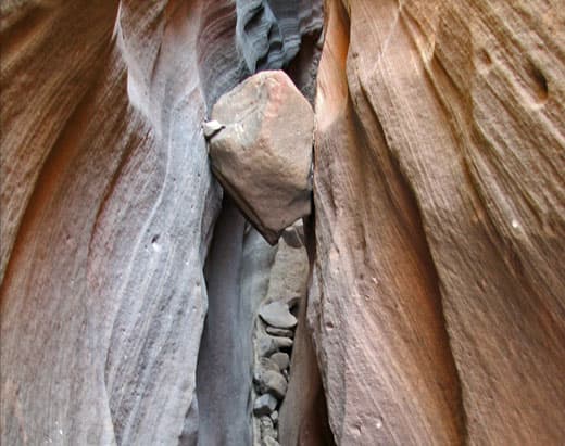 Chockstone-slot-canyon