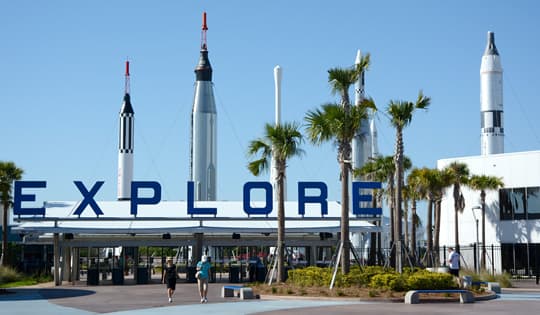 Kennedy-Space-Center-entrance