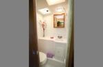 2010 Lance 850 bathroom