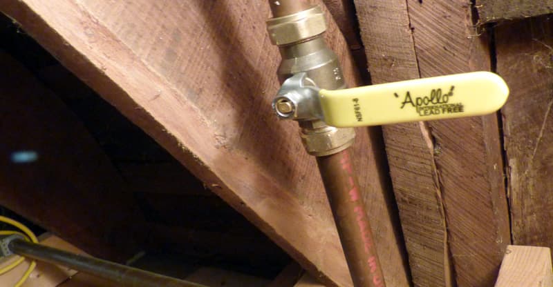 turn off water to house